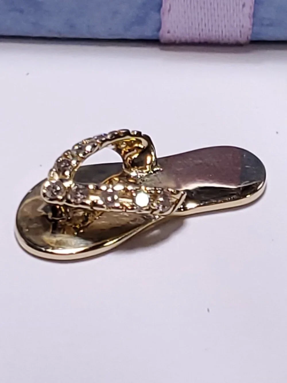 Estate .10ctw Natural Rd Diamond Flip Flop/Sandal 14Kt Yellow Gold Pendant#24948